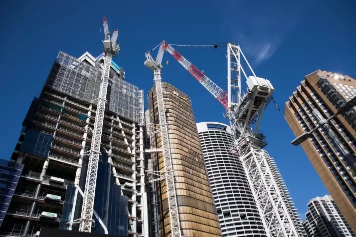Construtoras sobem na Bolsa. Boa notícia para quem quer investir?