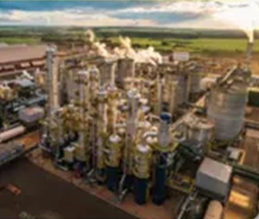 Foto aérea de uma usina industrial de etanol