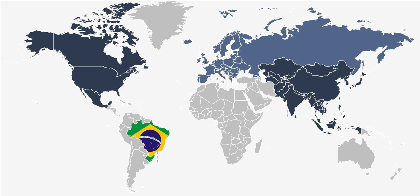 Mapa-múndi destacando as regiões do mercado de foodservice: América do Norte, Europa e Ásia em azul, com o Brasil marcado com a bandeira